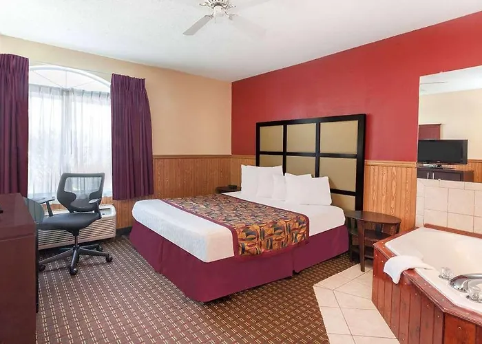 Hotel Baymont By Wyndham Chicago/calumet 3*
