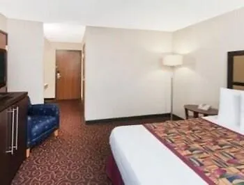Hotel Baymont By Wyndham Chicago/calumet 3*