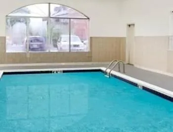 Hotel Baymont By Wyndham Chicago/calumet 3*